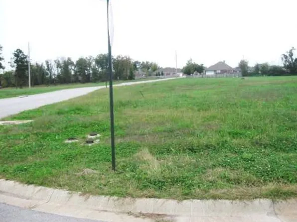 Roselawn St, Siloam Springs, AR 72761