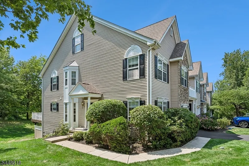 3 bed, 3.5 bath, $4,800 — Photo 3