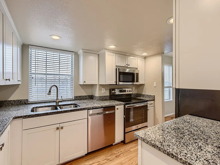 319 W Jamison Cir #17 — Photo 7