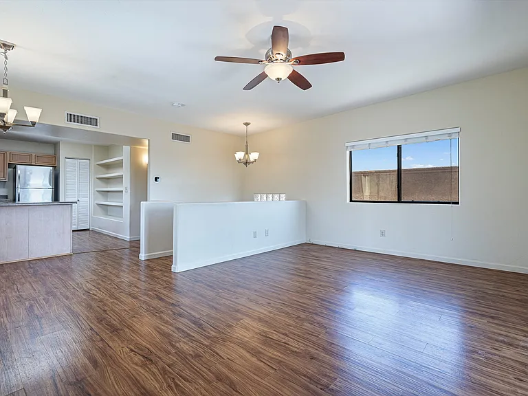 311 N Hillside Dr — Photo 13