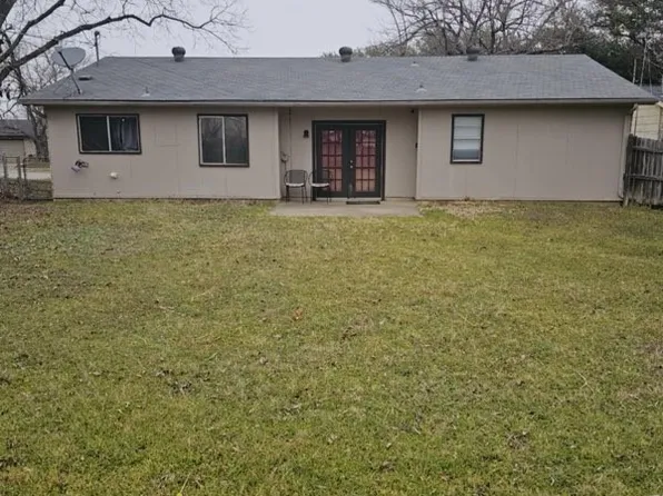 317 Boulder Ct, Burleson, TX 76028