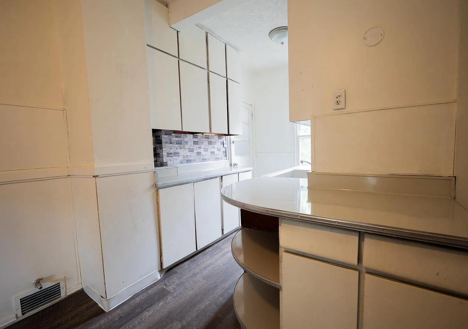 7801 Brinsmade Ave - Unit 2 — Photo 3