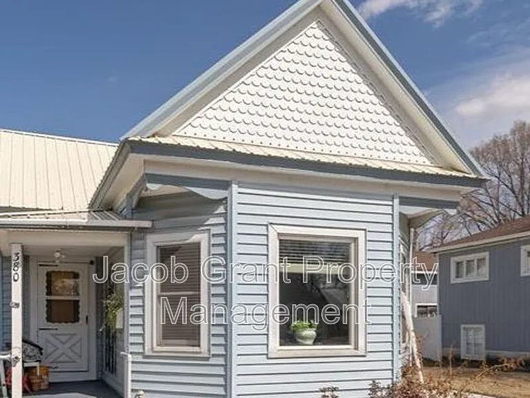 380 Hill St — Photo 1