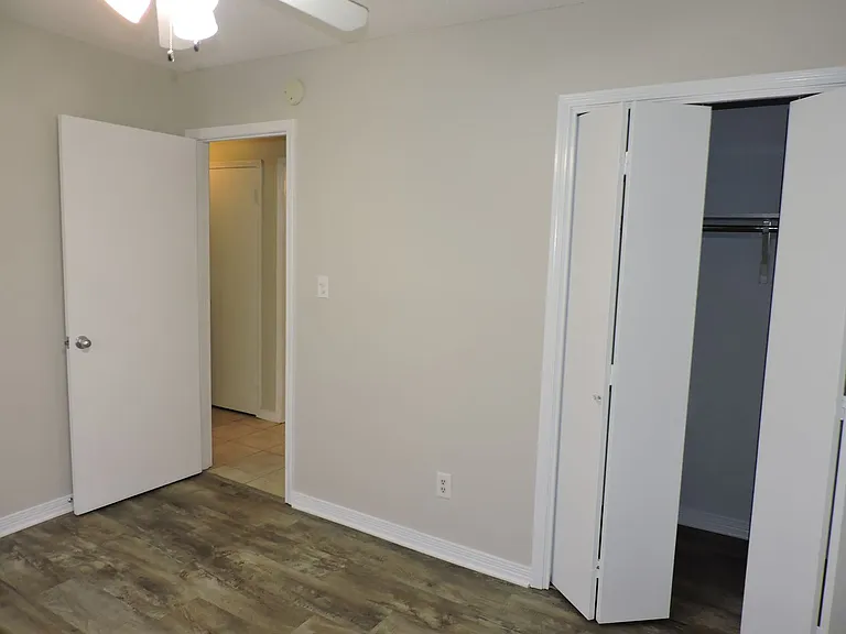 7834 Charter Oaks Dr — Photo 17
