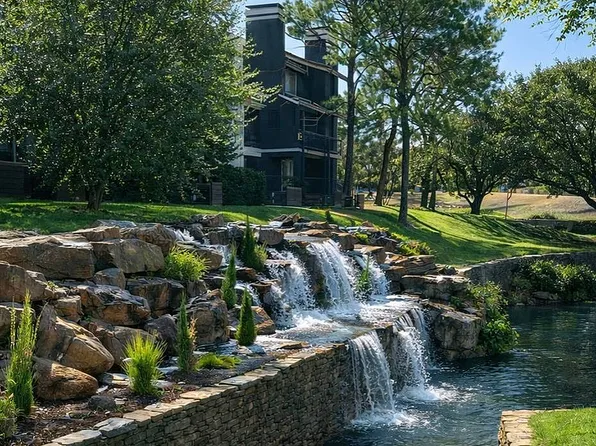 Las Colinas Heights