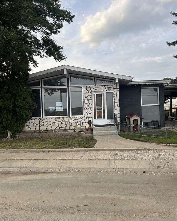 1st image of 506 1st AVENUE W