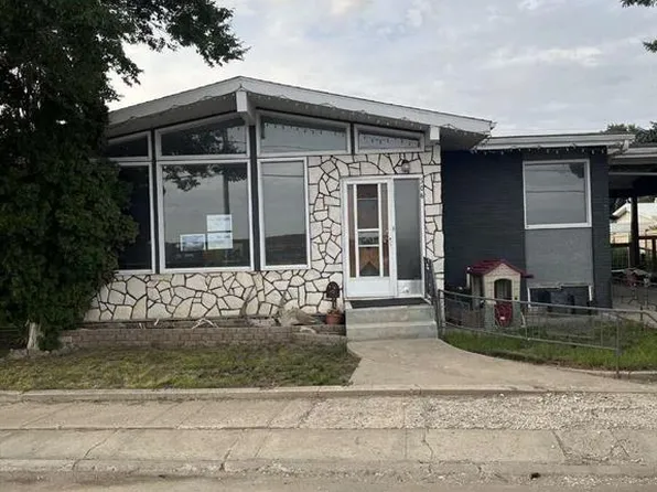 506 1st AVENUE W, Leader, SK S0N 1H0