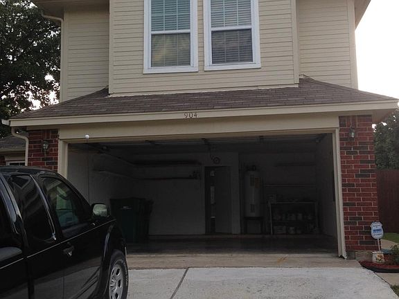 2nd image of 904 Ramblewood Dr