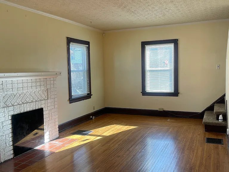 1815 Garden Ln — Photo 4