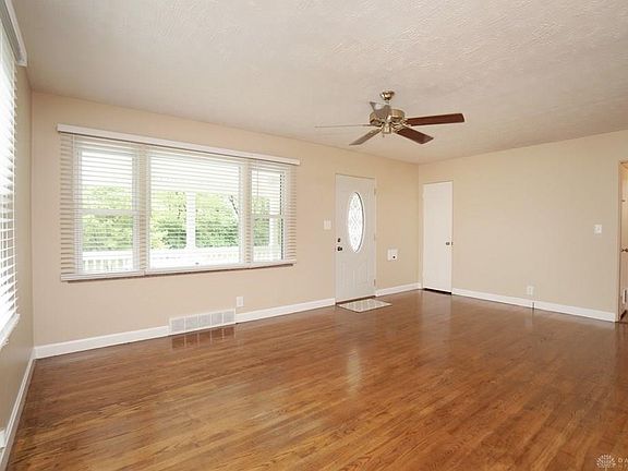 4th image of 240 Fernway Dr