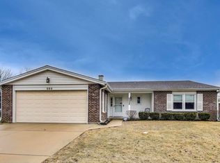 889 Thornton Ln, Wheeling, IL 60089