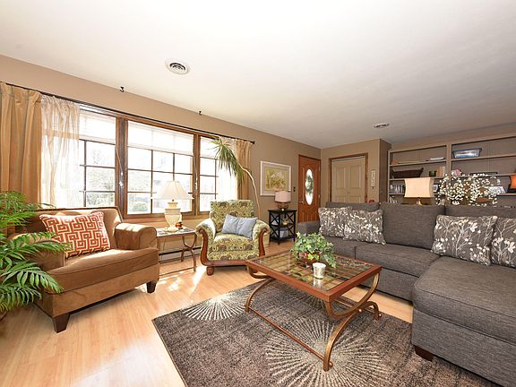 3rd image of 2219 Stonecroft Dr