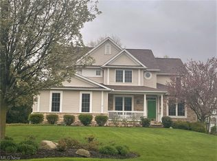 4372 Ridge Crest Dr, Akron, OH 44321