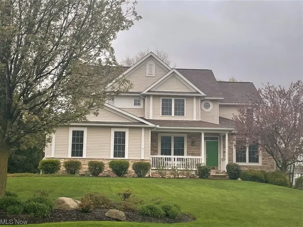 4372 Ridge Crest Dr, Akron, OH 44321