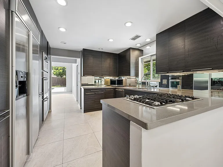 5219 Loch Lomond Dr — Photo 9