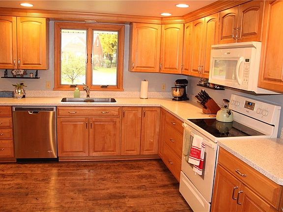 3rd image of 4746 Woodside Ave