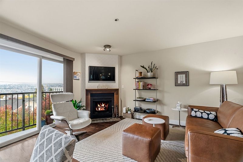 5th image of 511 E Roy Street #409