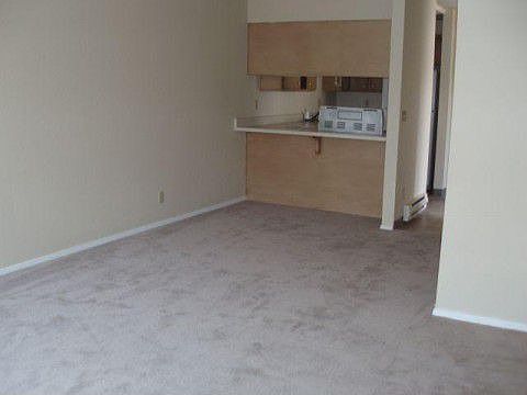 4th image of 2030 Briarwood Dr #B7