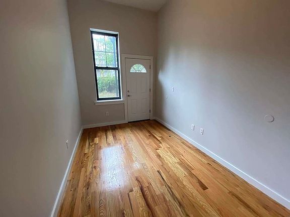 4th image of 330 Harman St #1B
