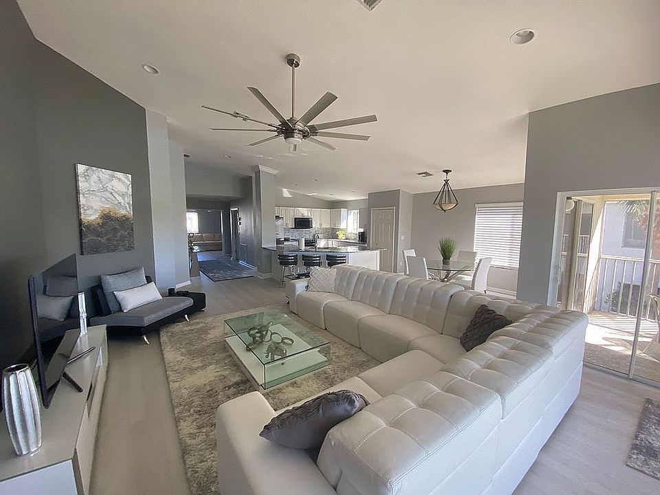 Living / kitchen / dining