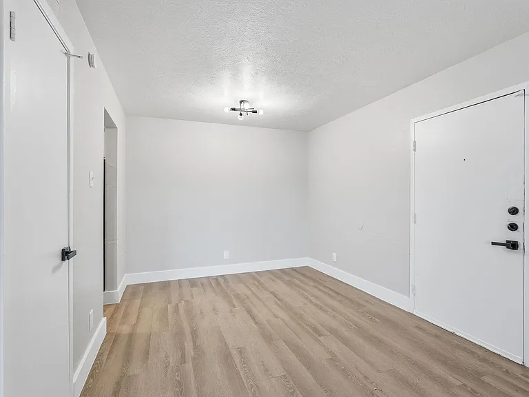 South Crest Apartments — Photo 104