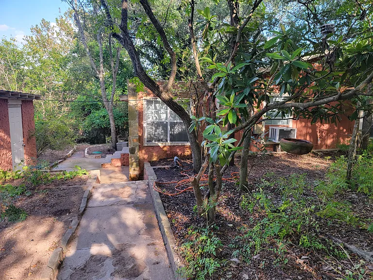 18422 Hilltop Dr — Photo 5