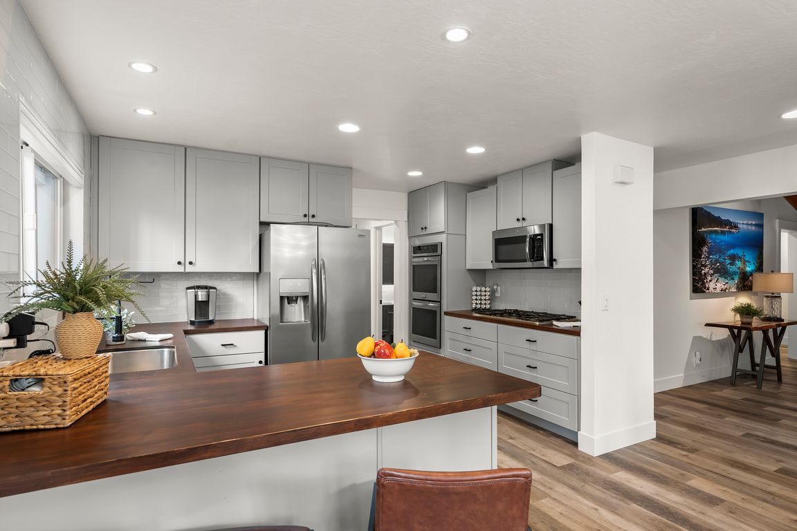 next background image