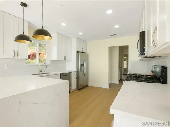 9559 Chestnut St, Spring Valley, CA 91977