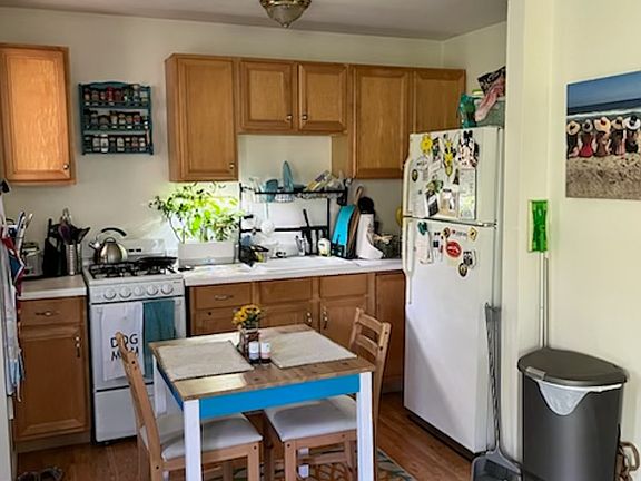 3rd image of 1517 De La Vina St APT D