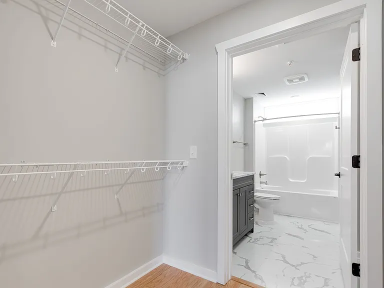 2416 Jefferson Ave — Photo 8