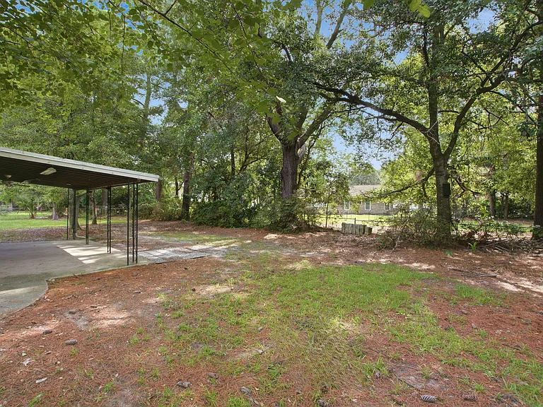 2067 Dogwood Rd — Photo 33