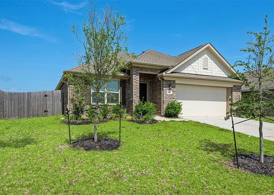 1st image of 610 Harbor Colony Ln