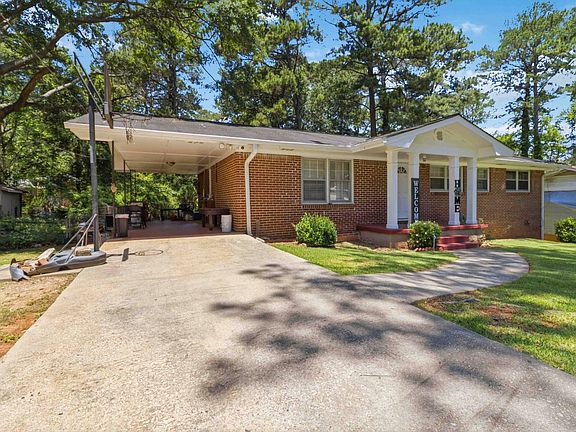 3rd image of 1749 Camperdown Cir
