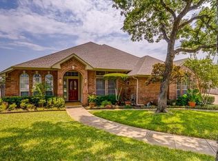 7016 Oak Hills Ct, North Richland Hills, TX 76182