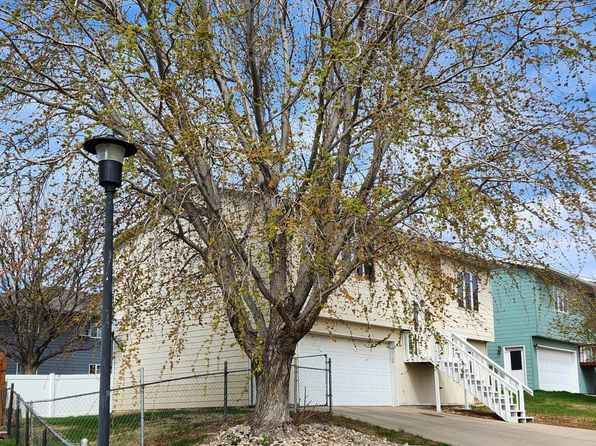 111 Village Dr, Pierre, SD 57501