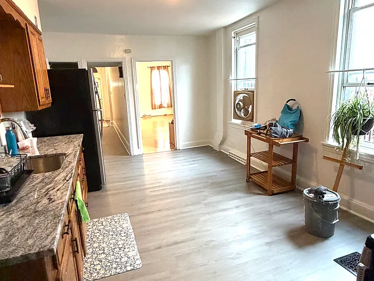 225 Carpenter St — Photo 36