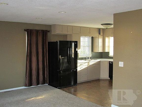 3rd image of 303 Parkview Dr