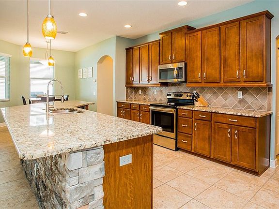 3rd image of 13902 Artesa Bell Dr