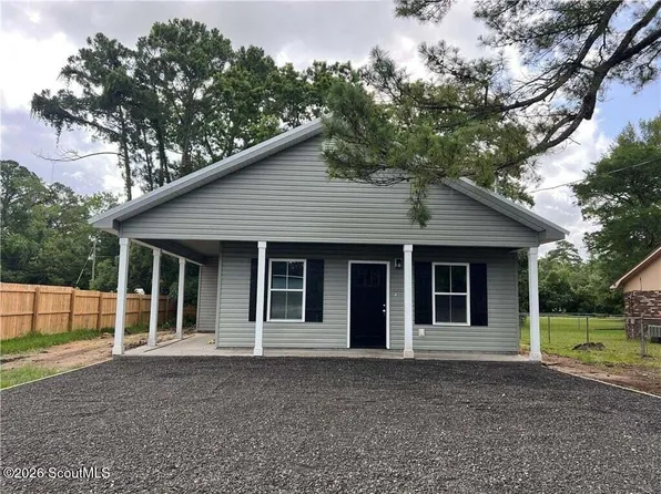 909 E 3rd St, Darien, GA 31305