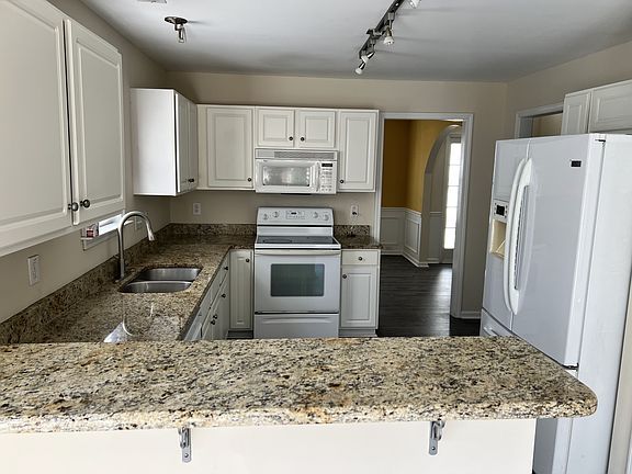 2nd image of 113 Crosswood Dr