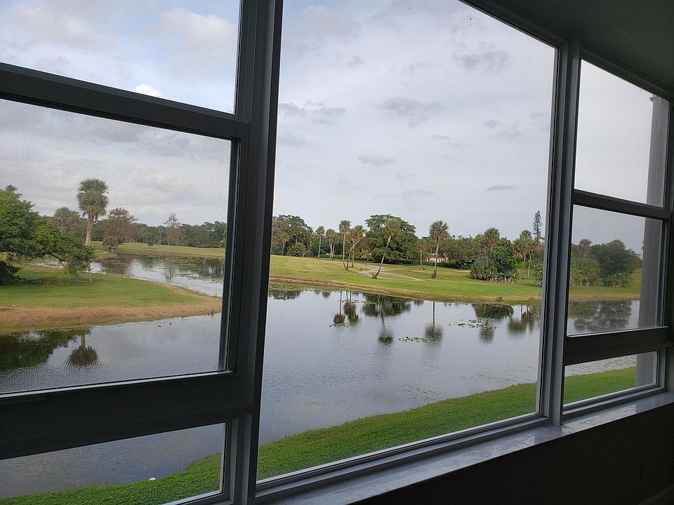 Lake & golf course view