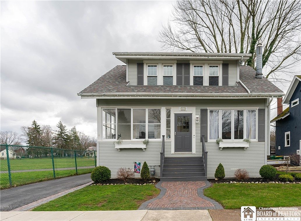 204 Maple Ave, Hamburg, NY 14075 Zillow