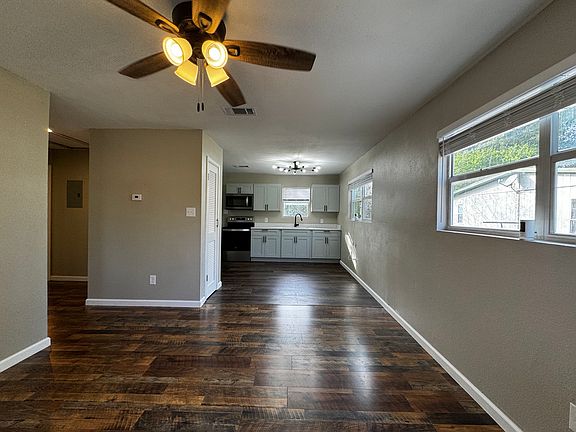 3rd image of 15435 Belen St