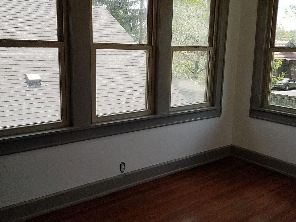 2nd image of 3724 Ruskin Pl