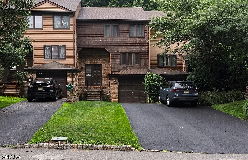 3 bed, 1.5 bath, 1800 sqft, $3,700 — Photo 1
