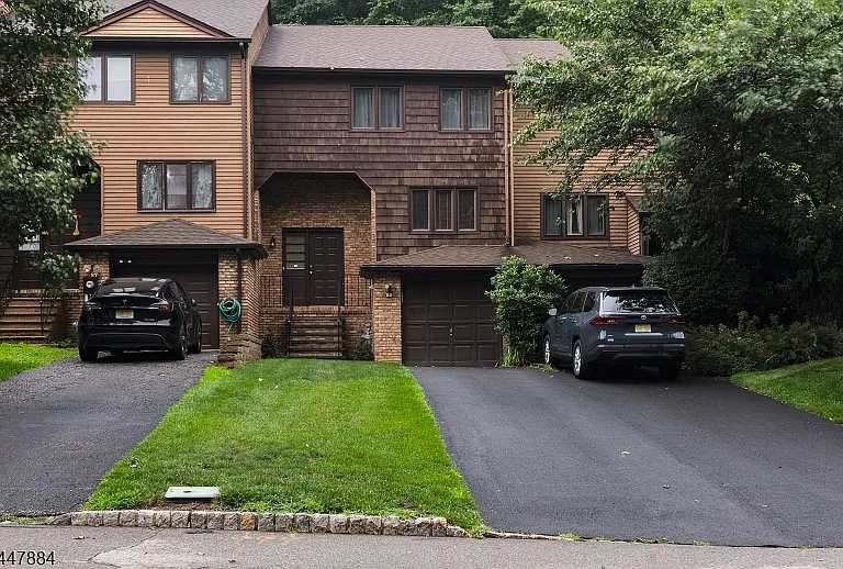 89 Continental Rd — Photo 1
