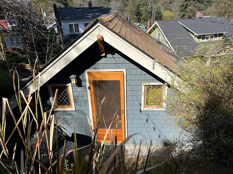 2786 SW Montgomery Dr — Photo 1