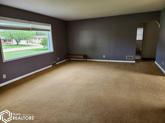 5th image of 501 Melville Ave