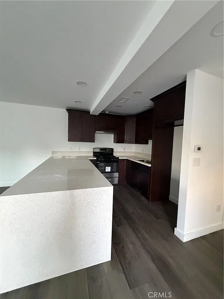 3 bed, 1200 sqft, $3,200 — Photo 2