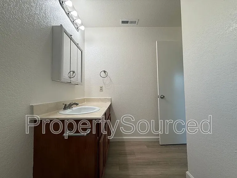 1462 Snyder St — Photo 20